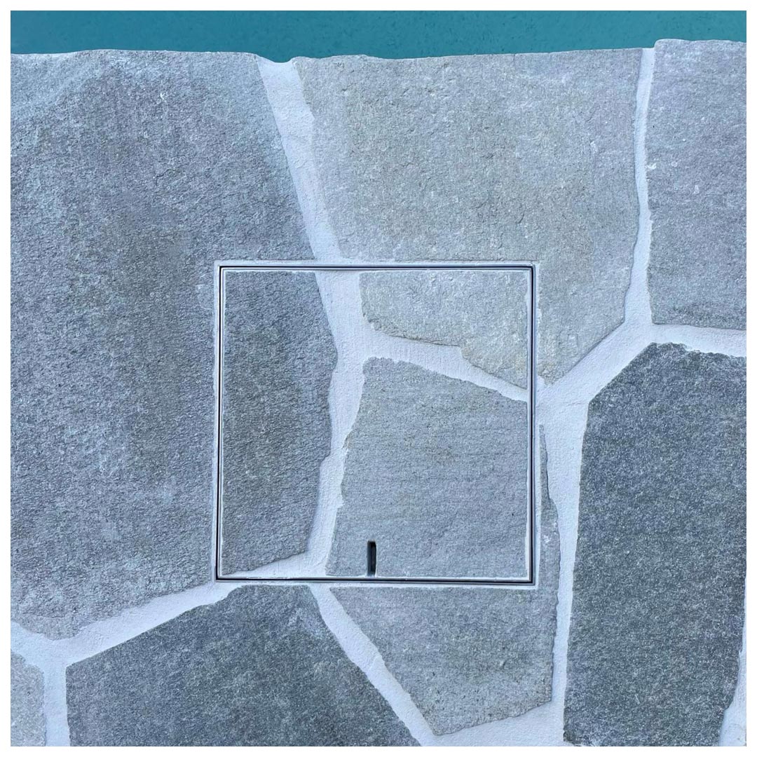 HIDE Skimmer Cover with crazy paving installed into the cover