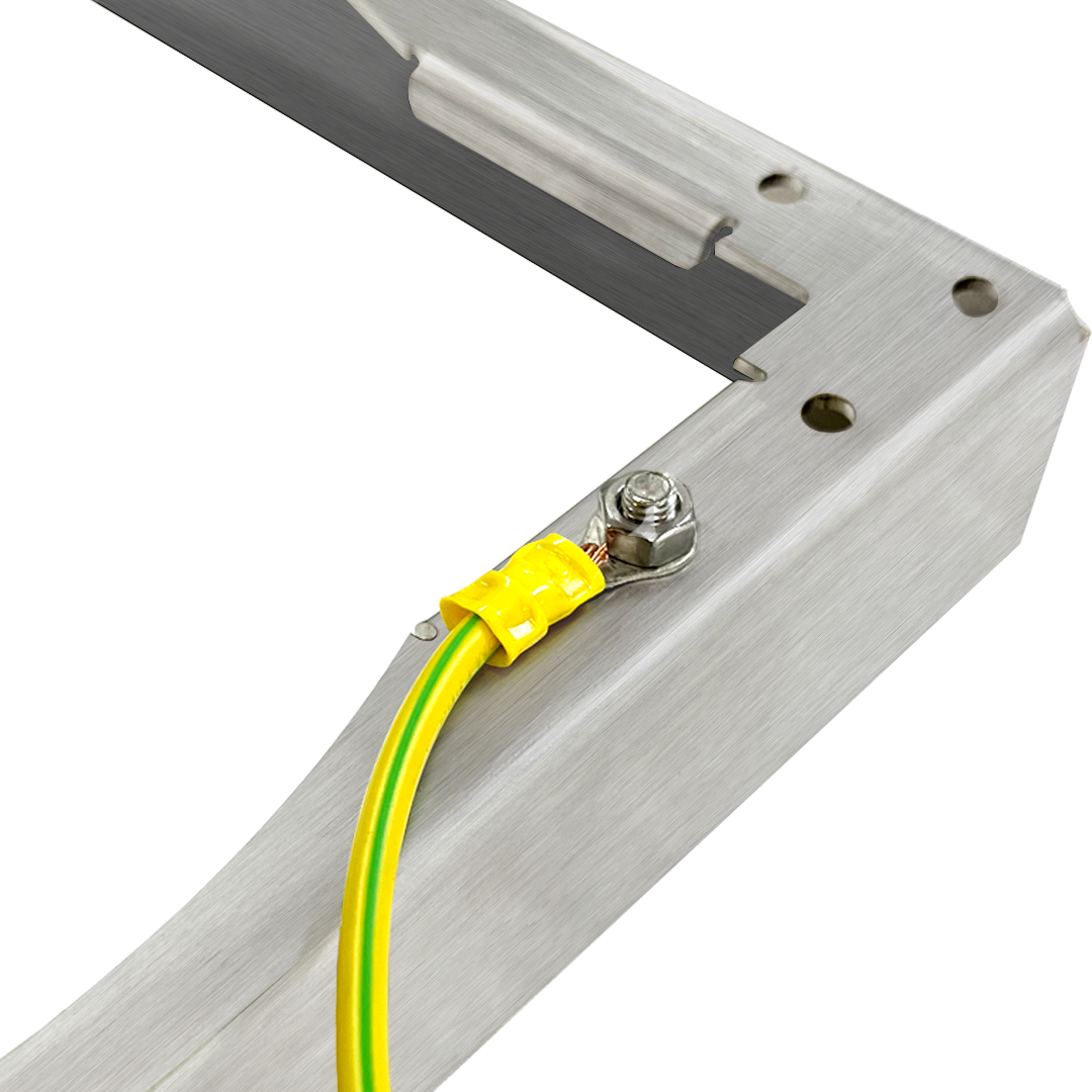 Earthing wire attached to HIDE Skimmer Cover, showing how it it bolted to the frame.